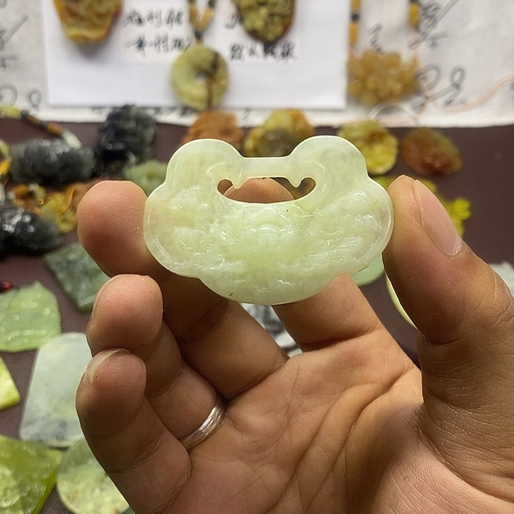 蛇纹石玉合金颈饰