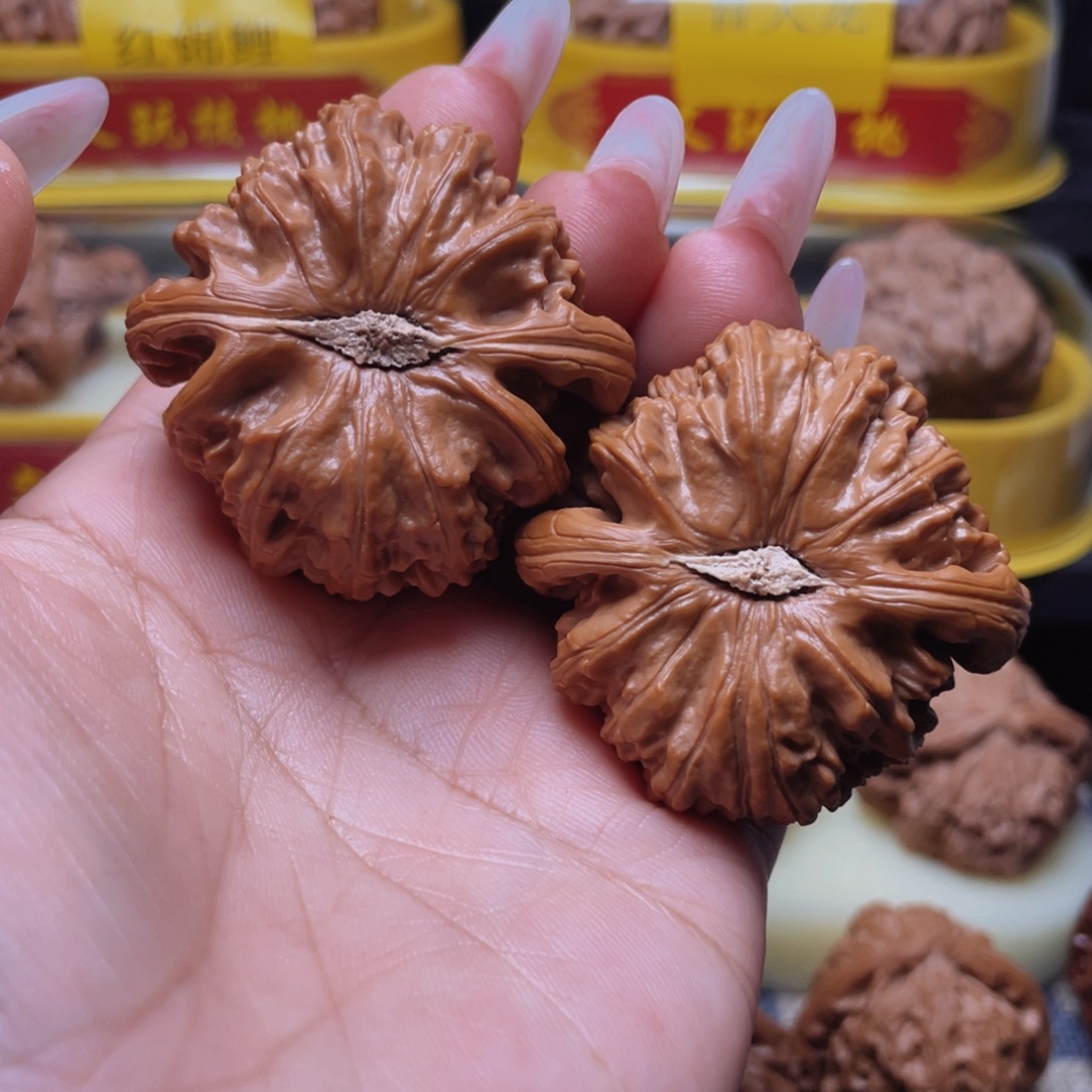 吊坠文玩核桃46。白狮子文玩