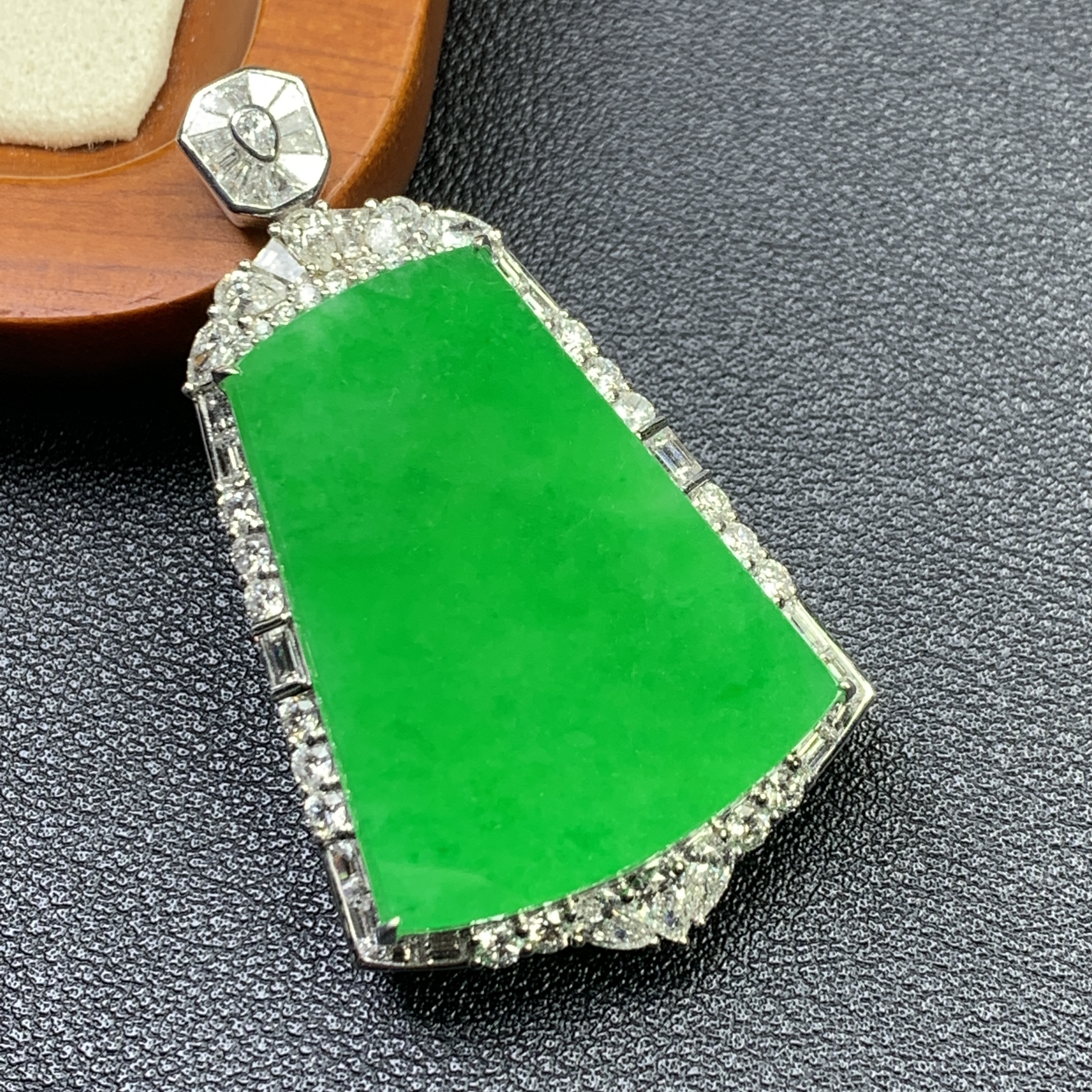 天然A货翡翠满绿无事牌