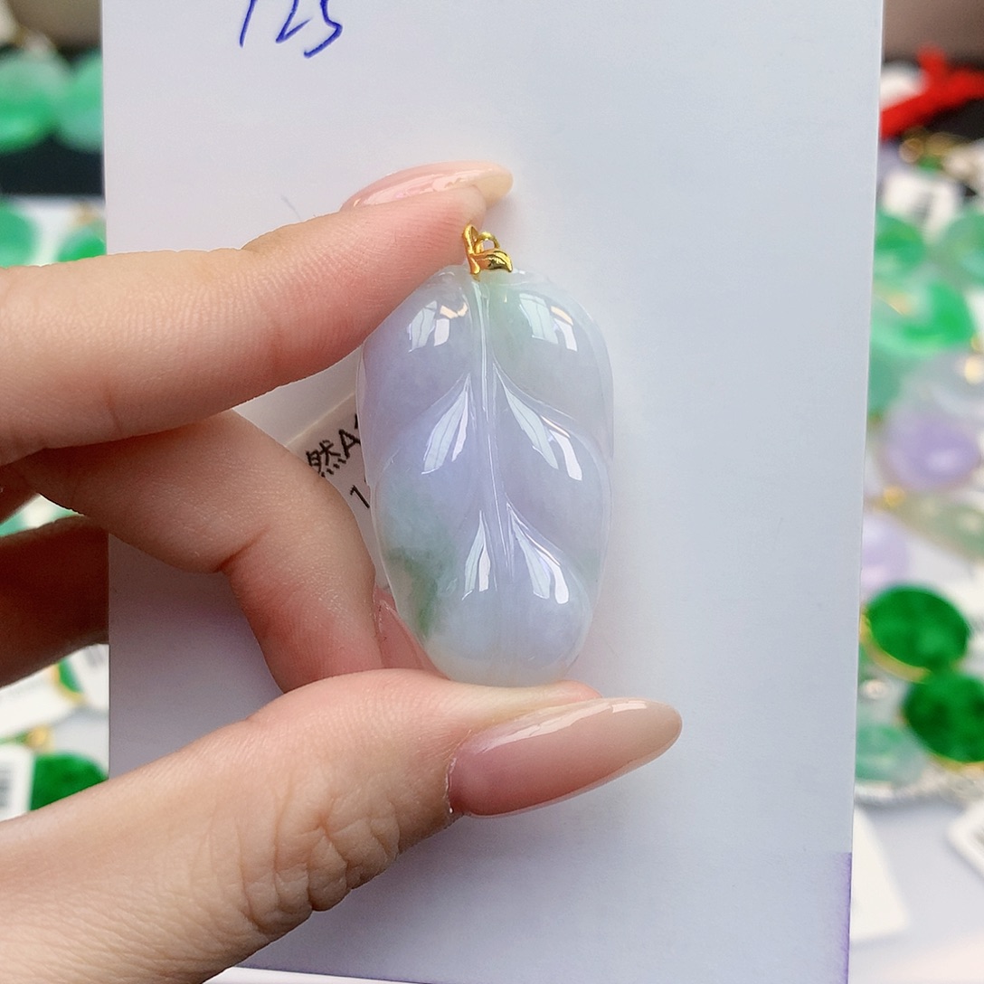 翡翠18K金镶嵌颈饰翡翠