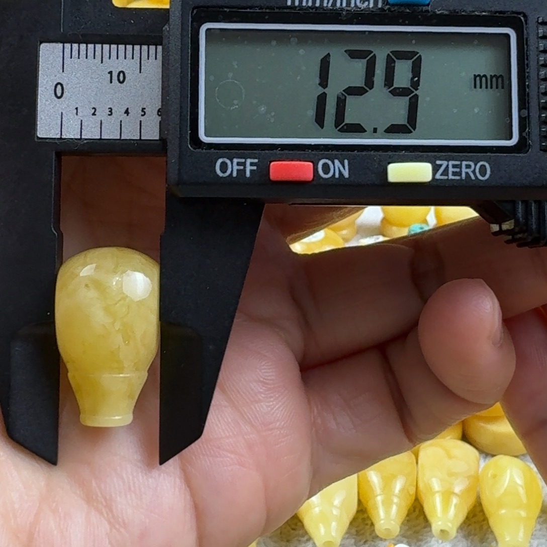 蜜蜡未镶嵌裸石18杂