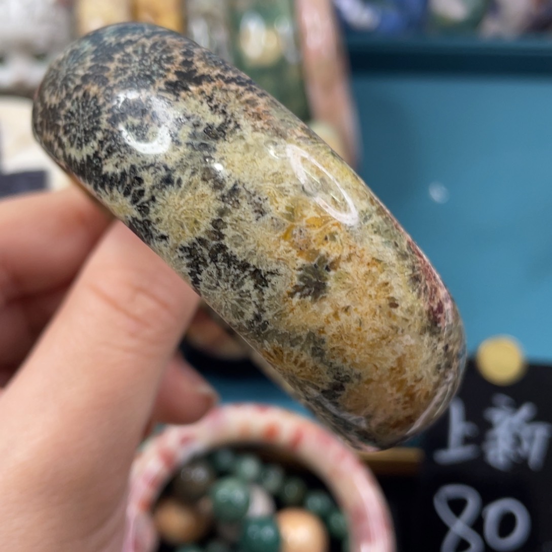 未镶嵌手镯硅化玉