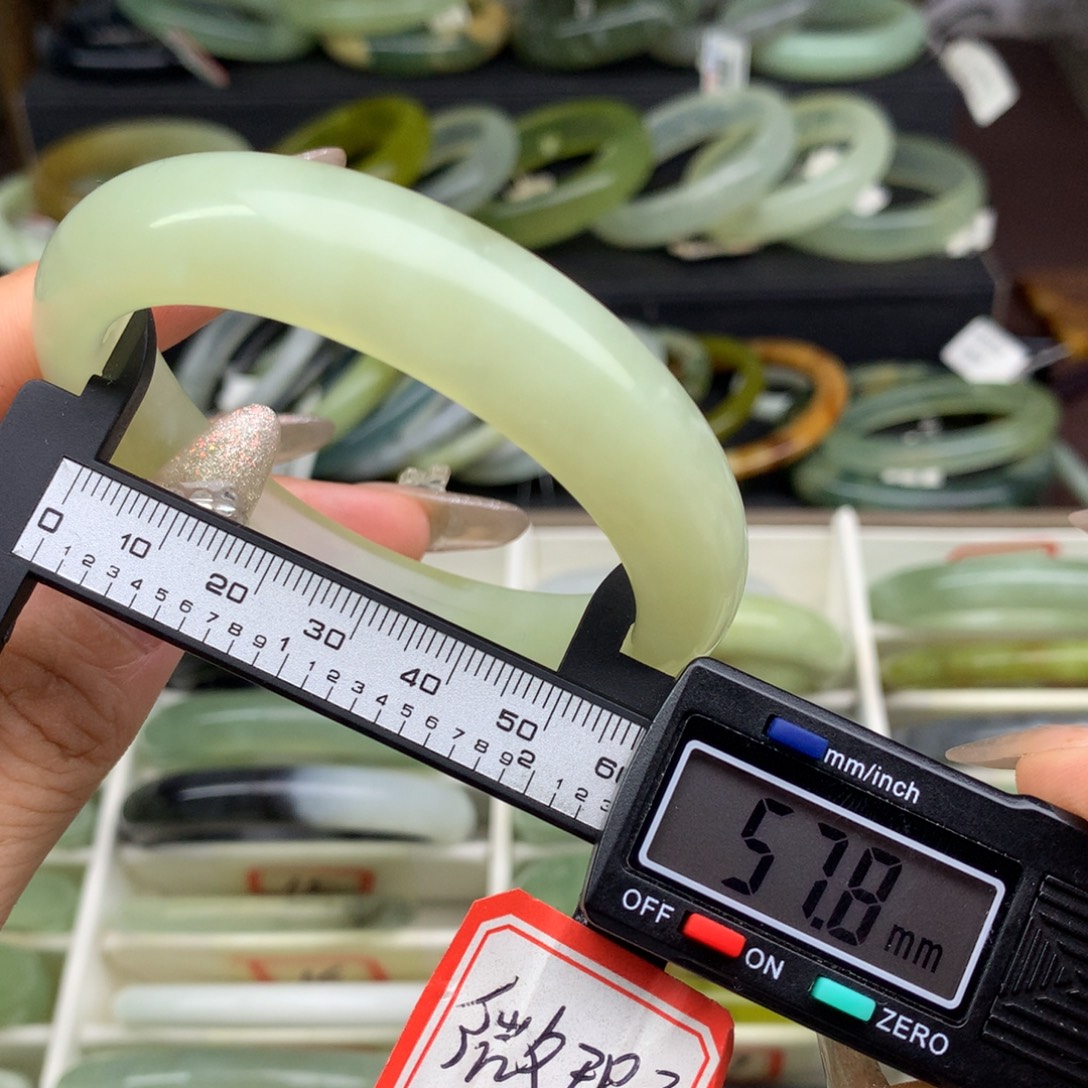 未镶嵌蛇纹石玉手镯11