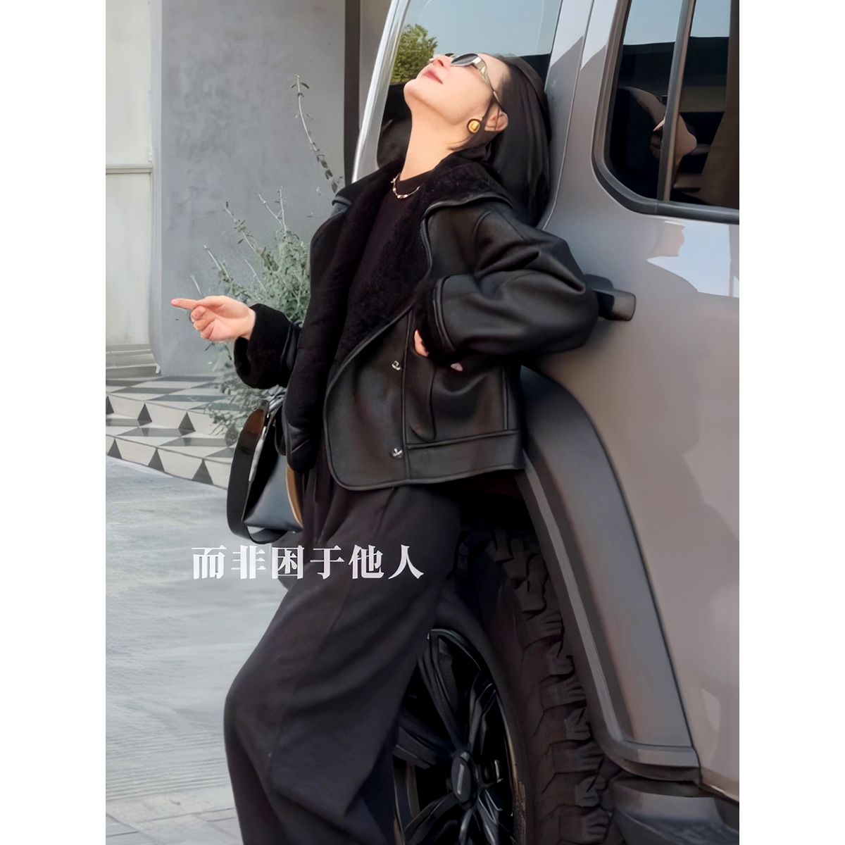 欧货短款皮毛一体外套女2025新款羊羔毛拼接大翻领pu皮机车服夹克