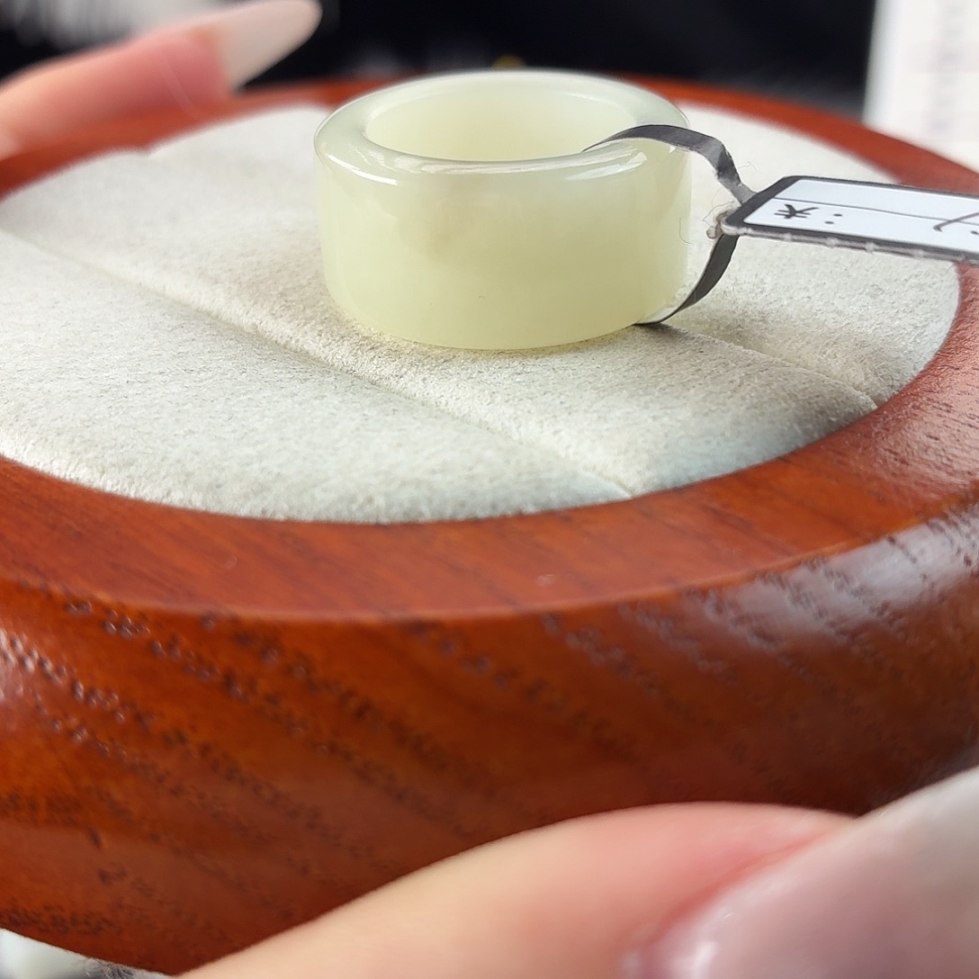 合***间和田玉未镶嵌戒指r3蜂蜜水圆切16.4