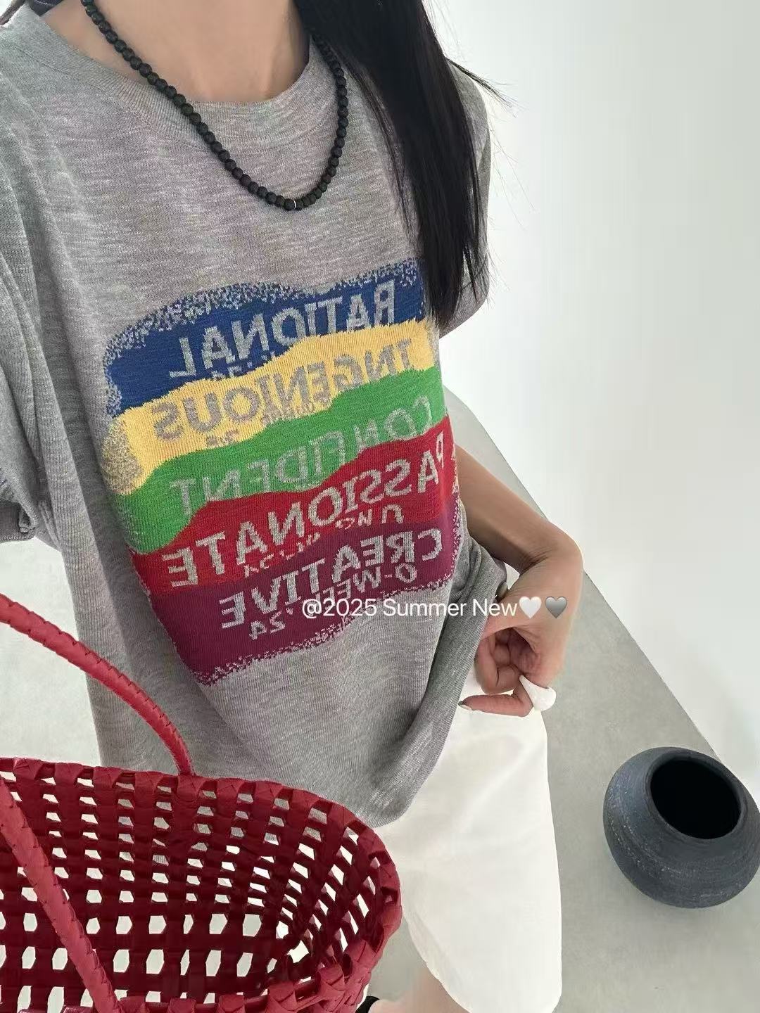 玲玲服饰【3235】彩色字母针织上衣