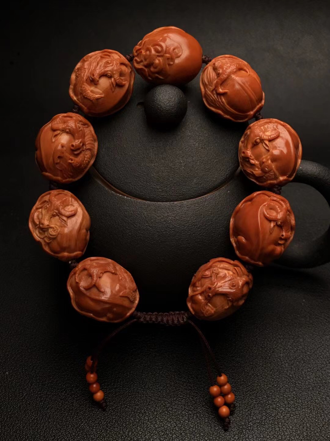 苏工精品文玩橄榄核雕【荷叶卧牛】2.0*2.3的老树铁核雕刻，