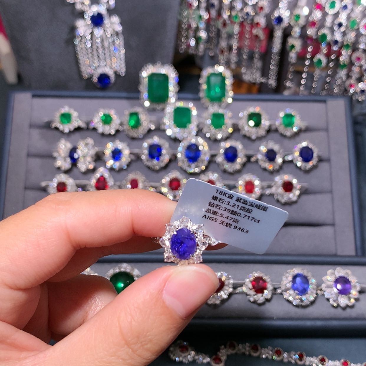 【闪购商品】彩色蓝宝石戒指18K金镶嵌