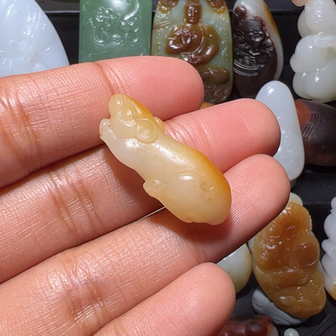 和田玉颈饰未镶嵌用*?