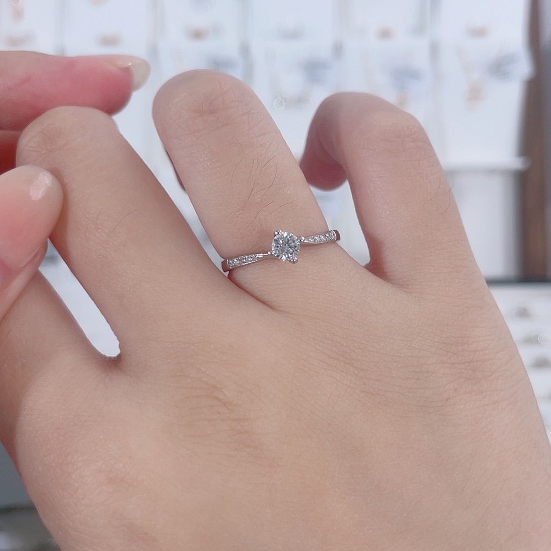 天然钻石戒指/指环18K金镶嵌j18090033