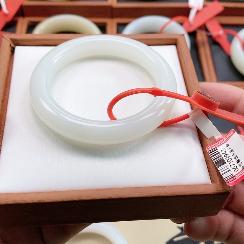 【闪购商品】未镶嵌手镯和田玉c*