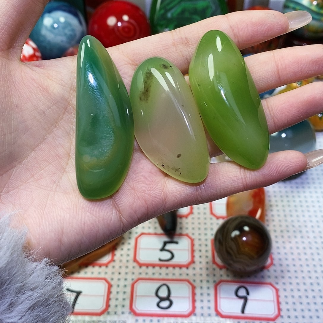 崔***牛玛瑙/玉髓未镶嵌珠宝奇石