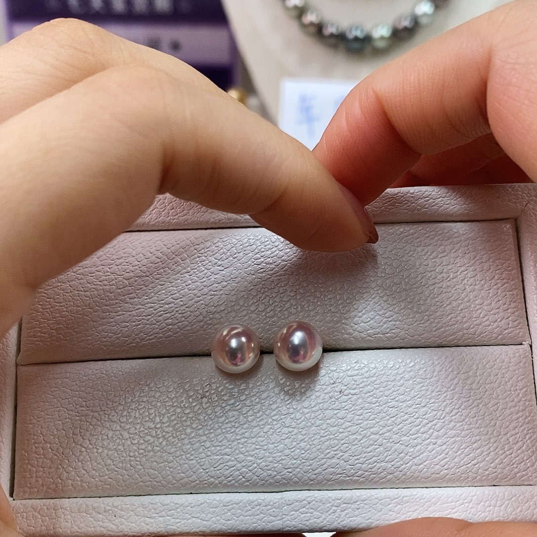 18K金镶嵌海水珍珠耳饰8-8.5m日本极光海水珍珠耳钉（青炫粉光）