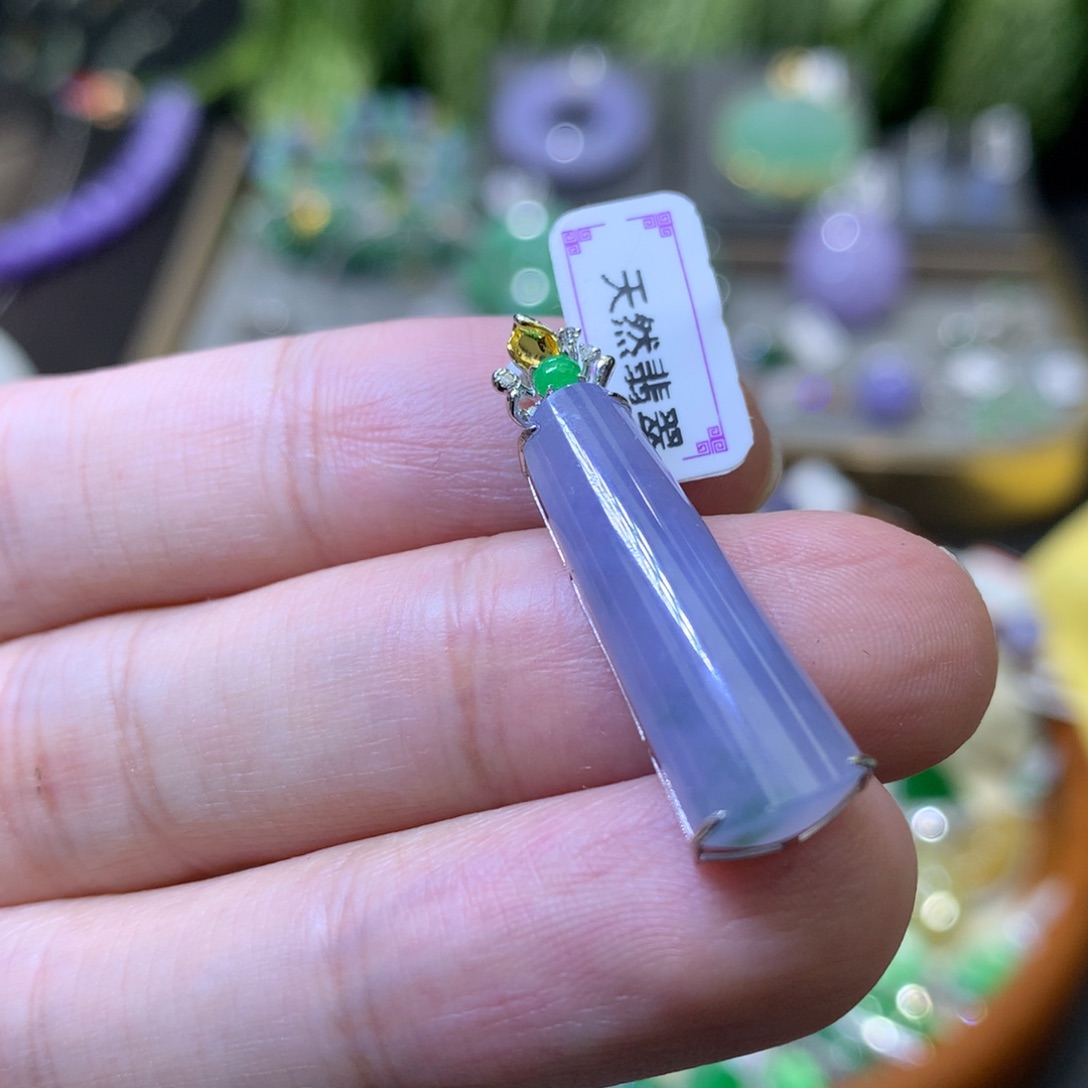 颈饰18K金镶嵌翡翠