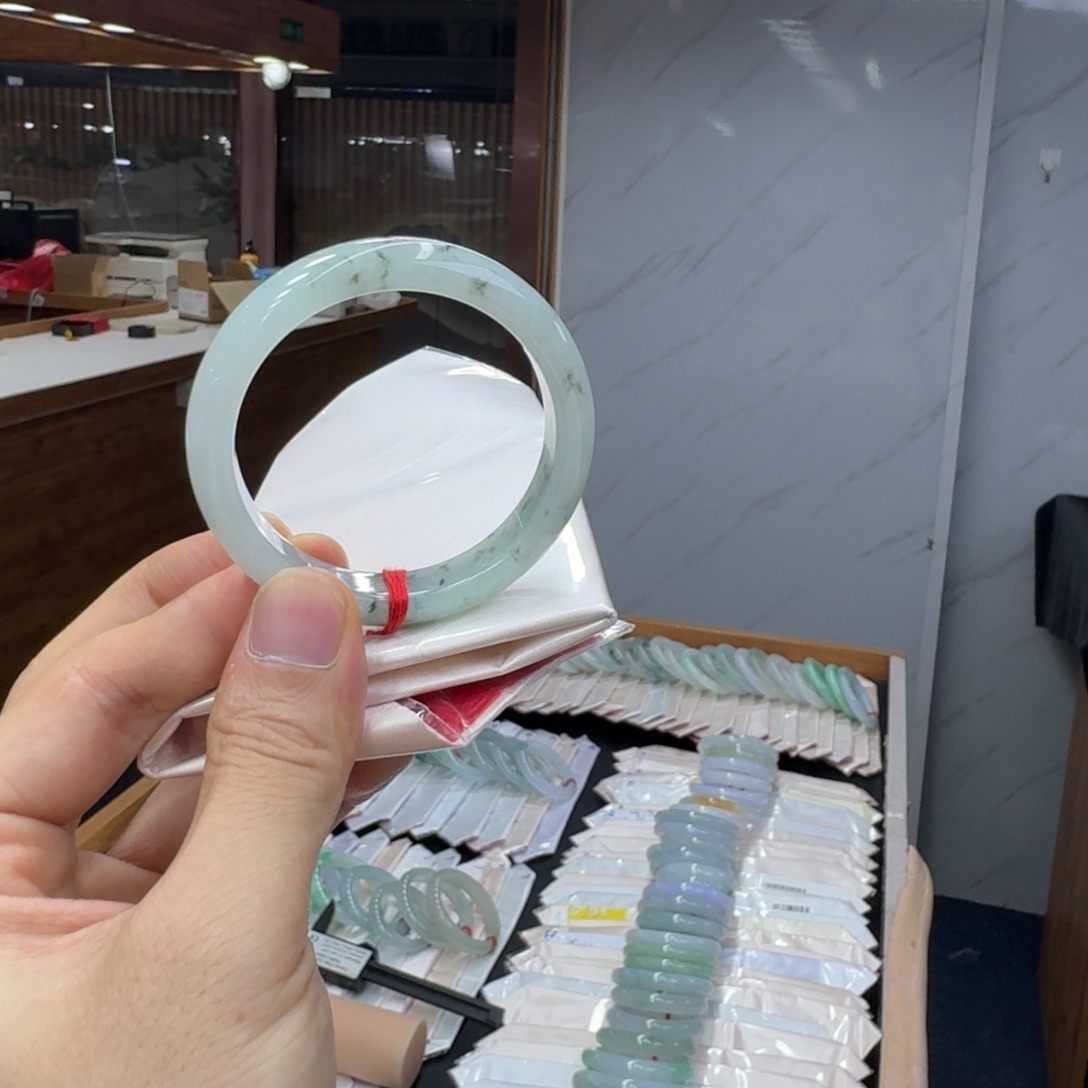 翡翠未镶嵌手镯翡翠