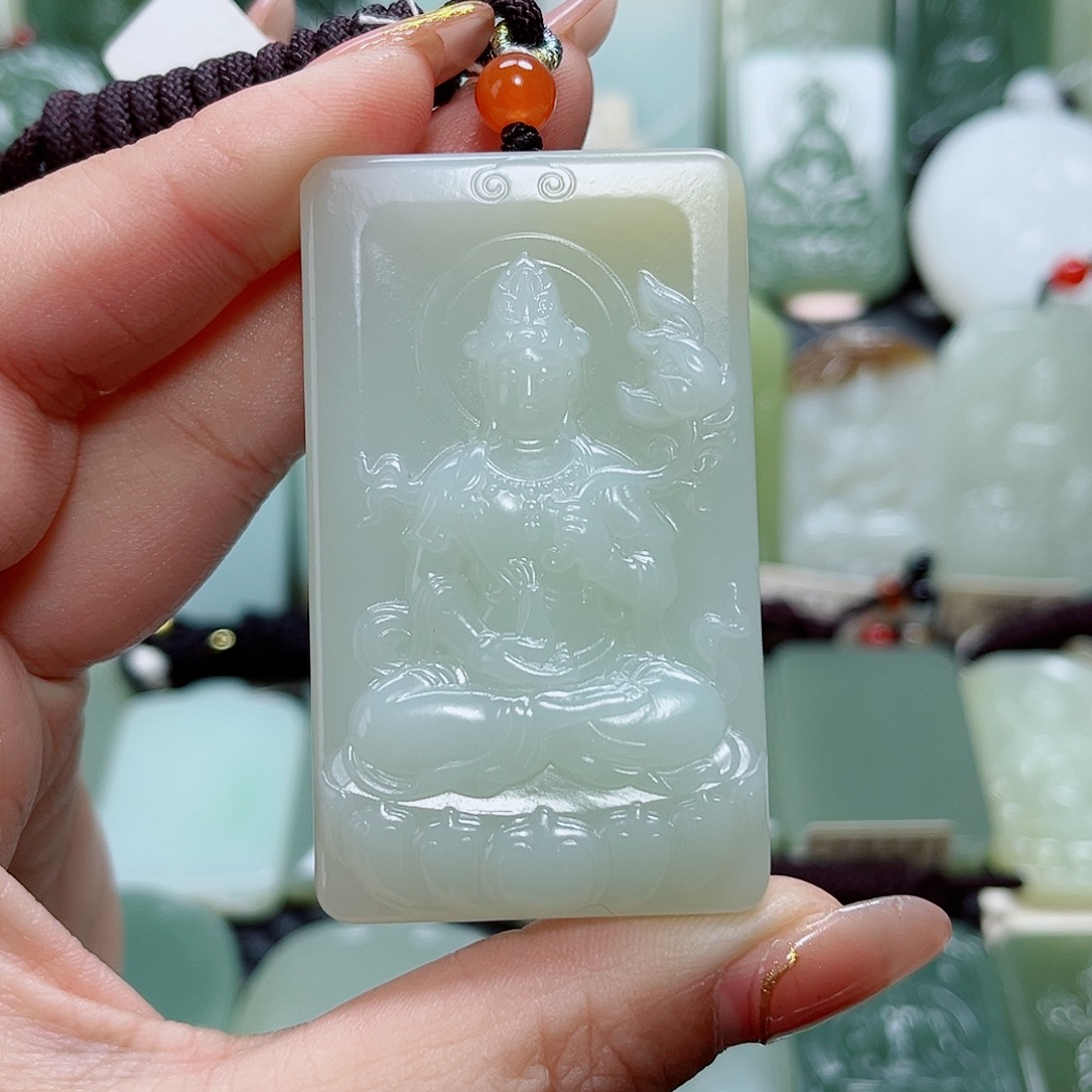 山***岚和田玉未镶嵌颈饰