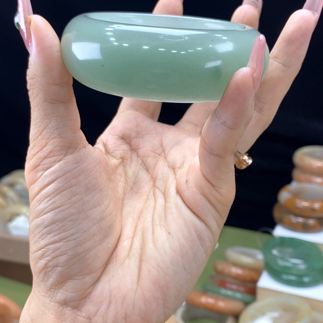 季***禾石英岩玉手镯未镶嵌