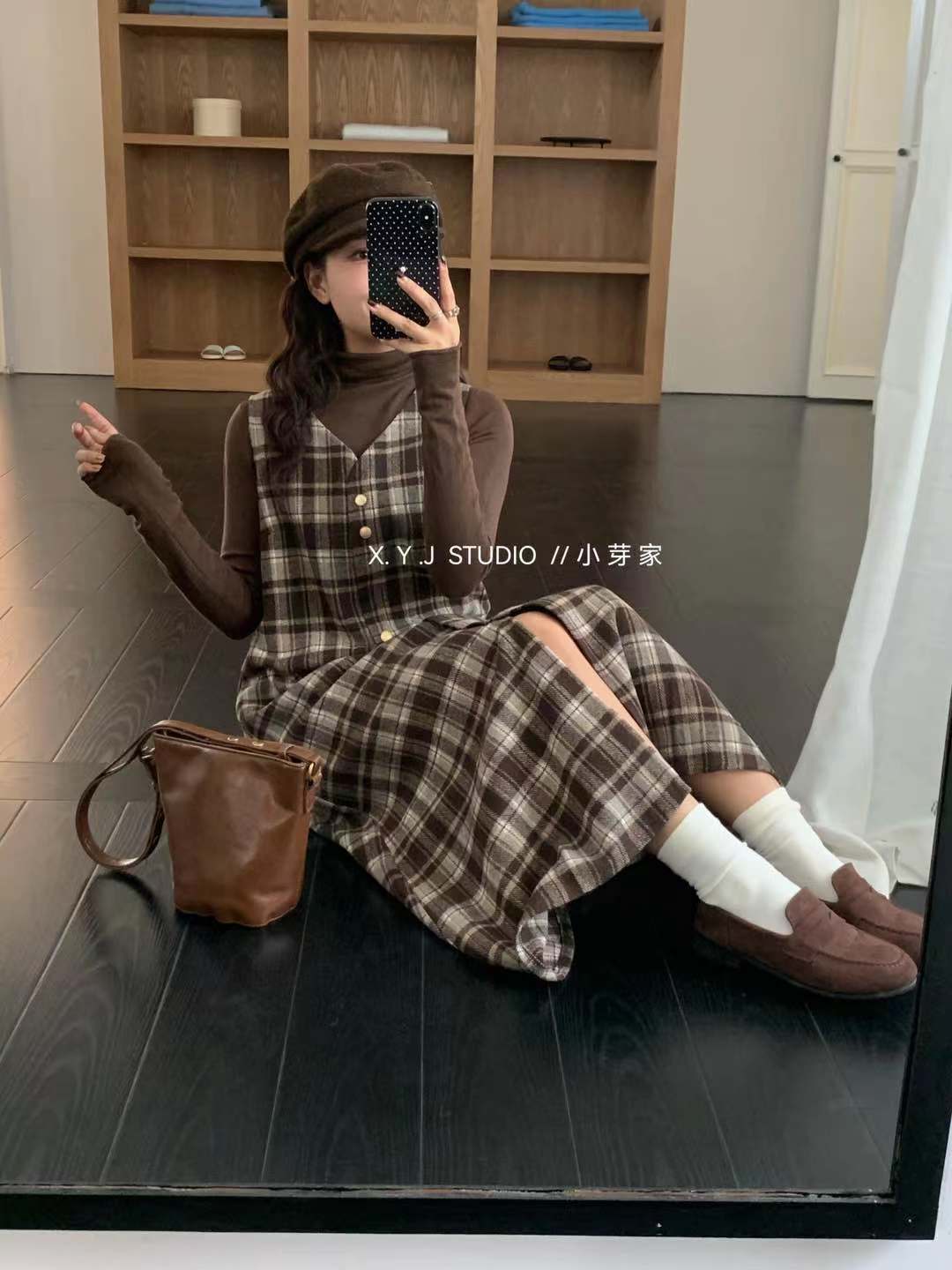 两件套超级柔软的文字气息格子直筒裙