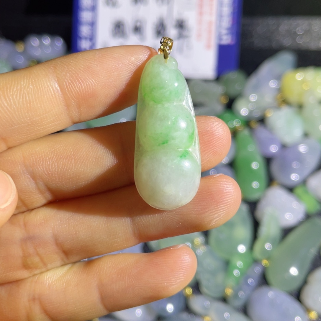 颈饰18K金镶嵌翡翠翡翠