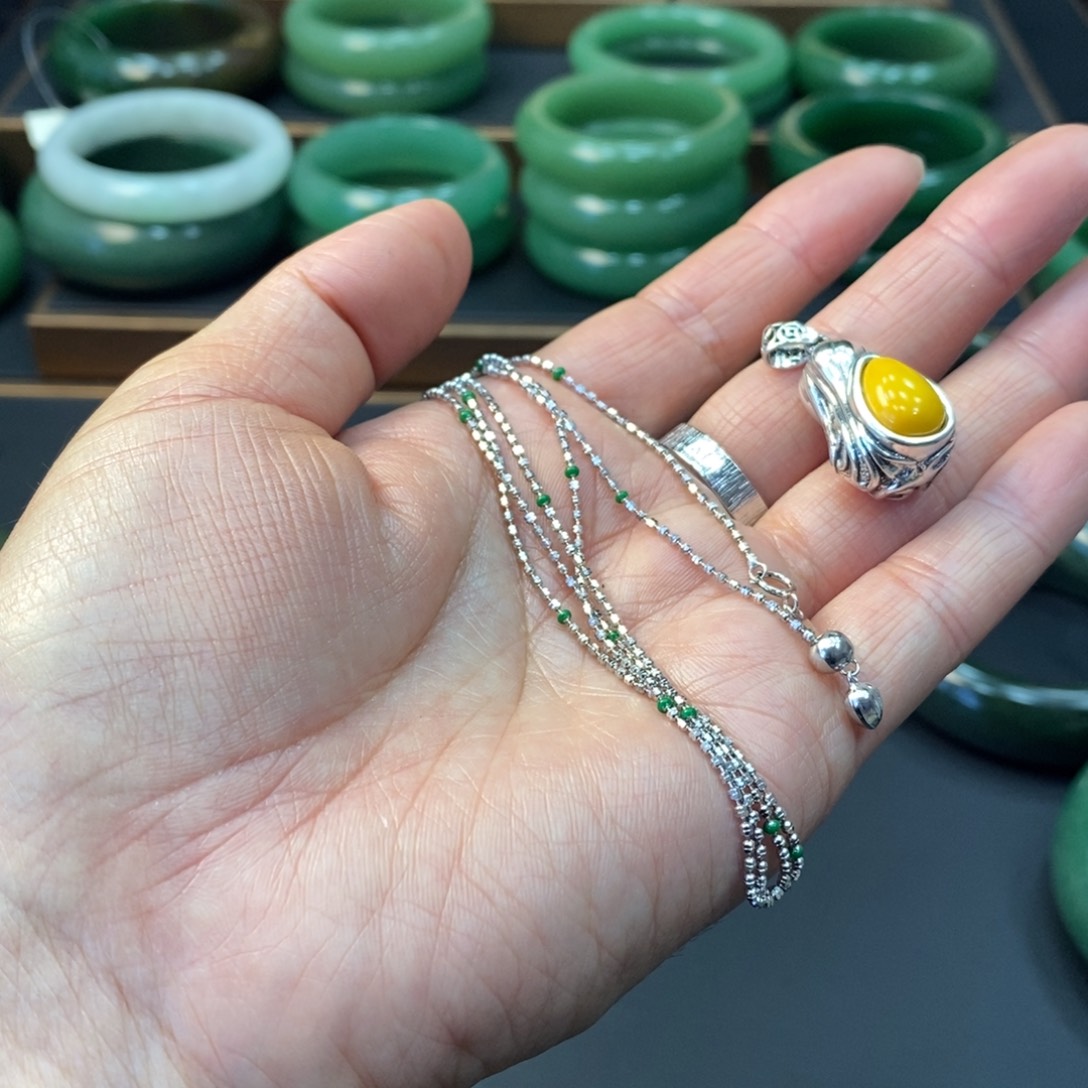 星***辰石英质玉未镶嵌吊坠