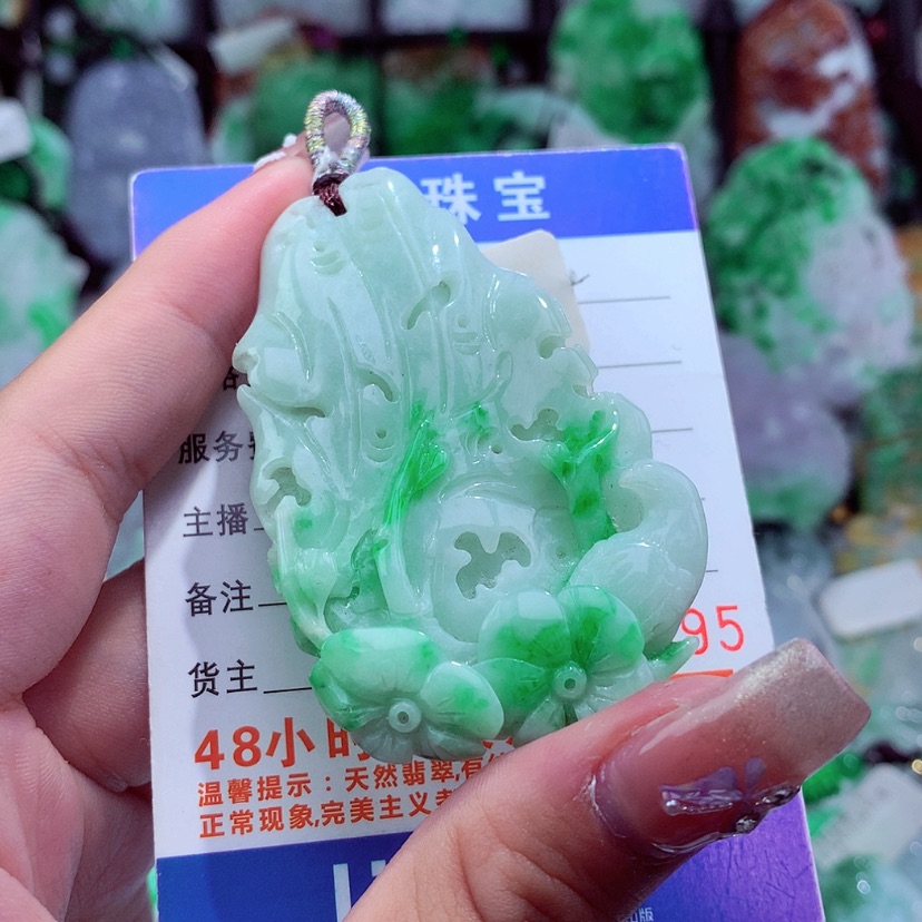 【闪购商品】翡翠颈饰未镶嵌满**星挂件