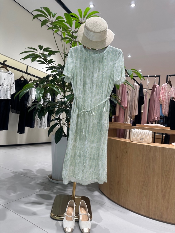 浅秋印花圆领连衣裙