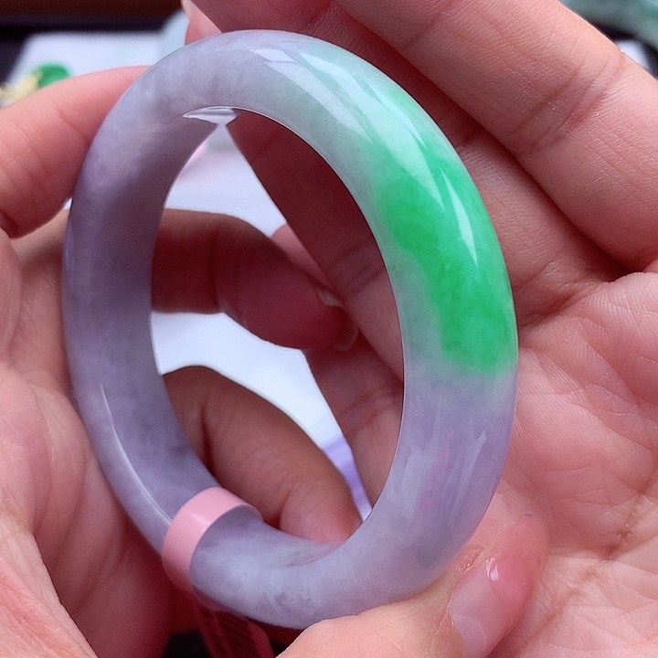 翡翠手镯未镶嵌翡翠