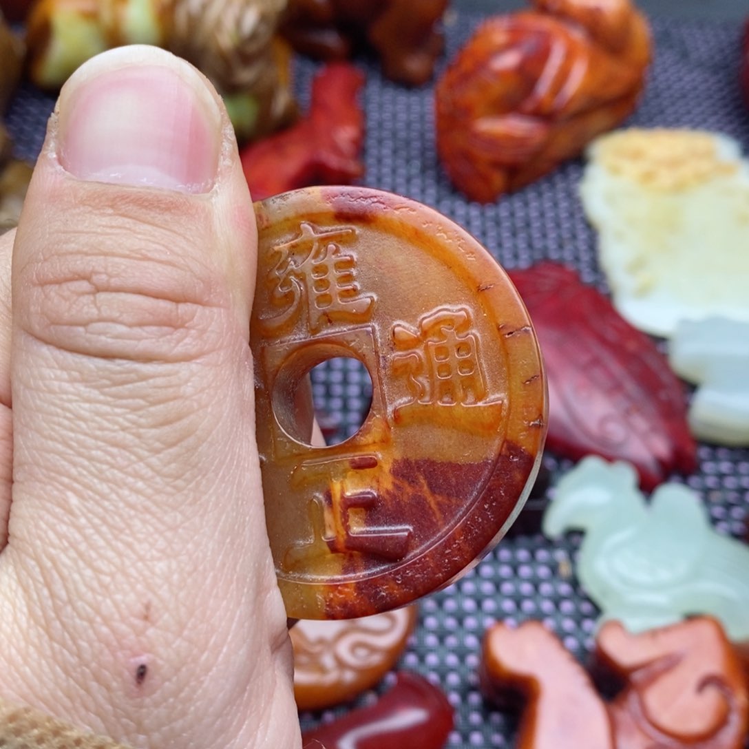 蛇纹石玉颈饰未镶嵌