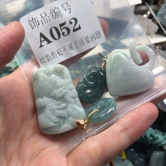 翡翠未镶嵌颈饰翡翠