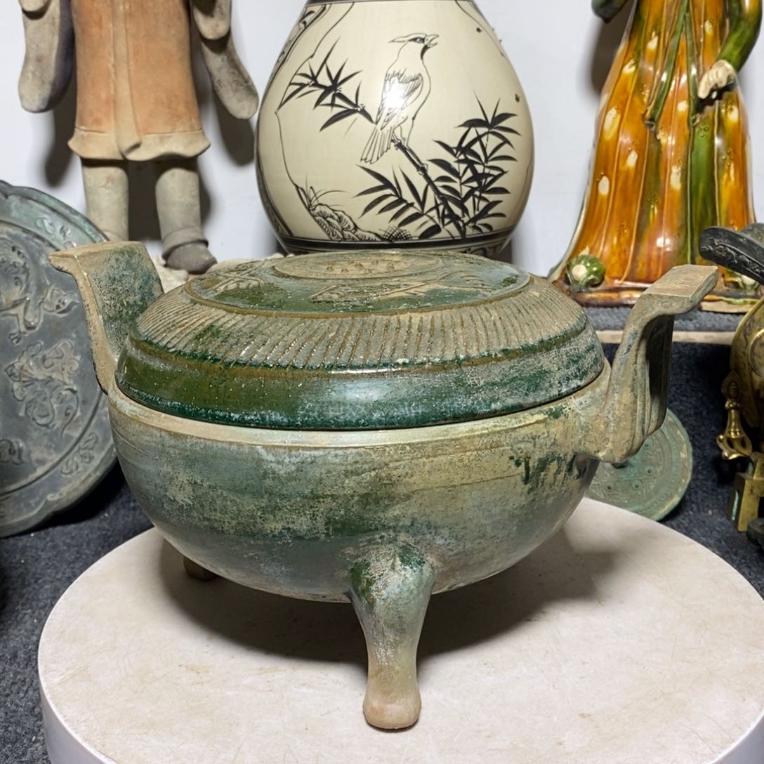 摆件行**在精品瓷器摆件