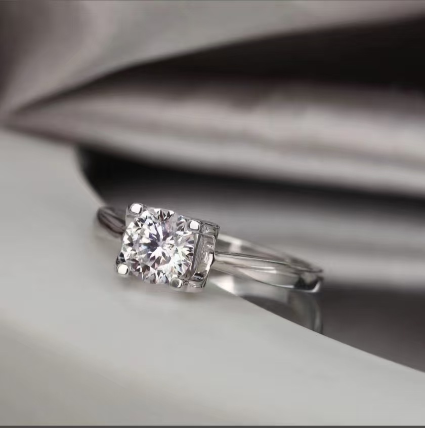 【南非之星】 0.5CT  光面牛头女戒