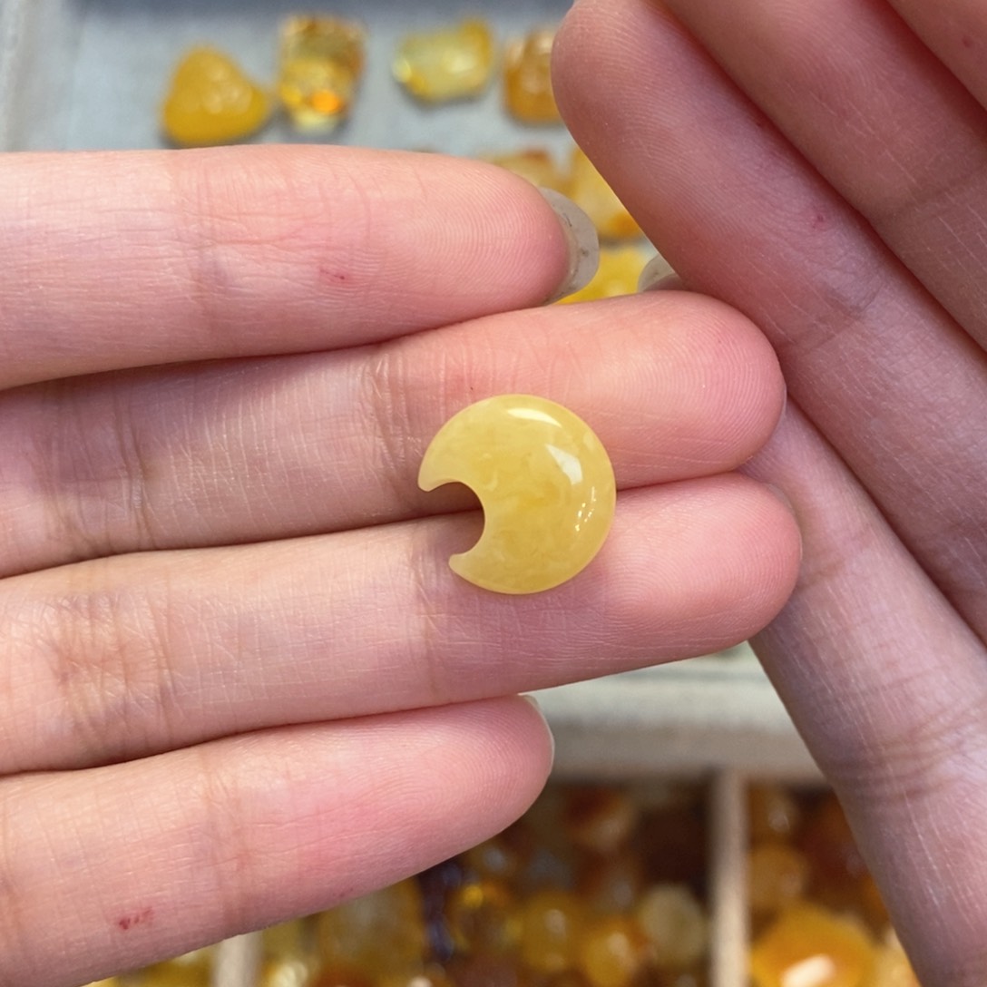 蜜蜡颈饰未镶嵌月亮