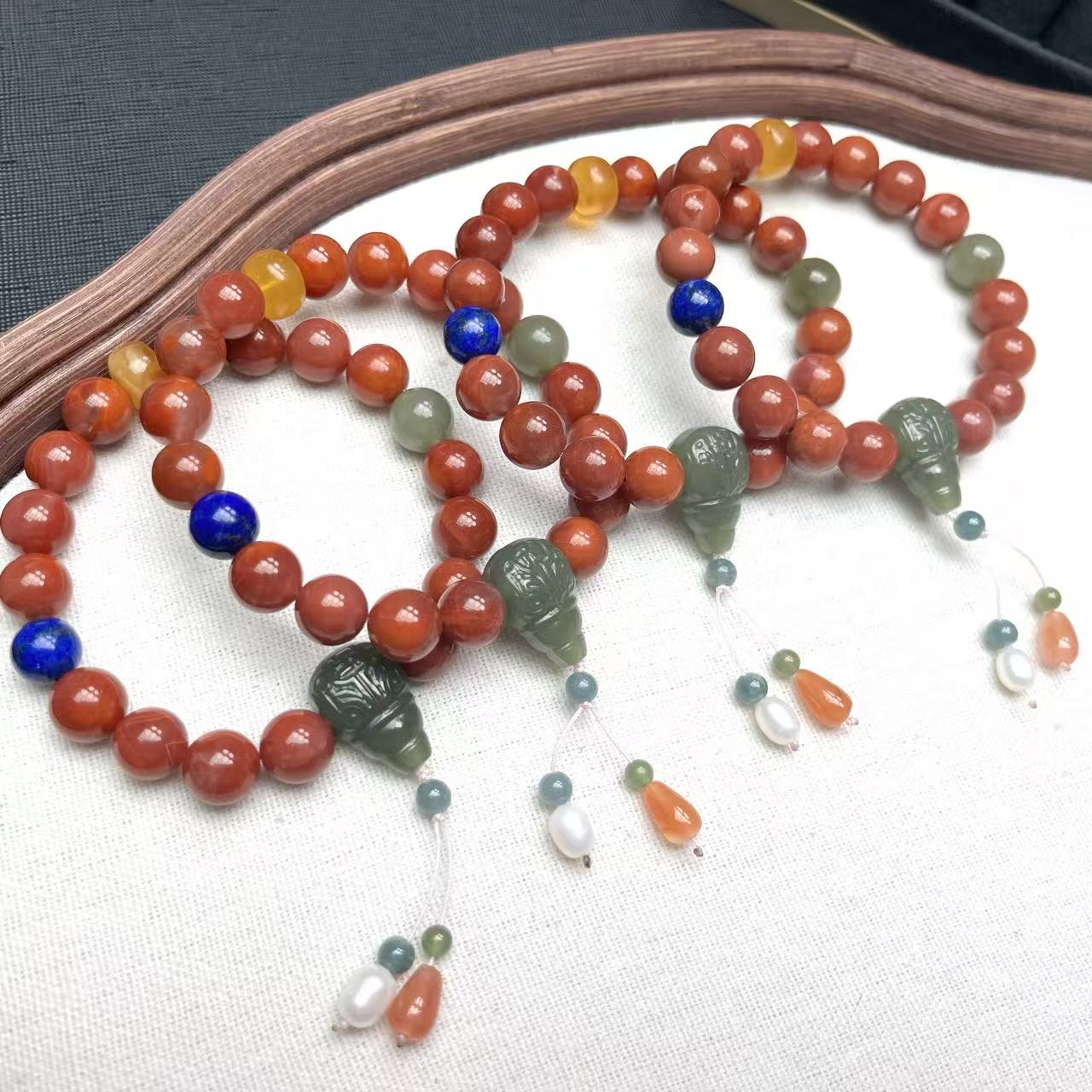 A300【开门红】南红玛瑙搭配青金石和田玉设计款手串【多样性发其一】