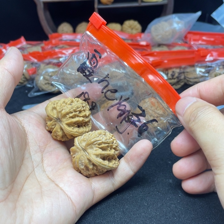 文玩核桃把件h****g霞云