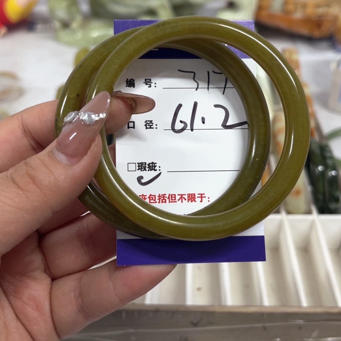 蛇纹石玉手镯未镶嵌