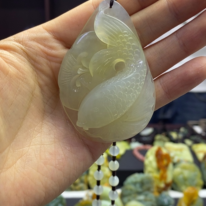 蛇纹石玉未镶嵌颈饰