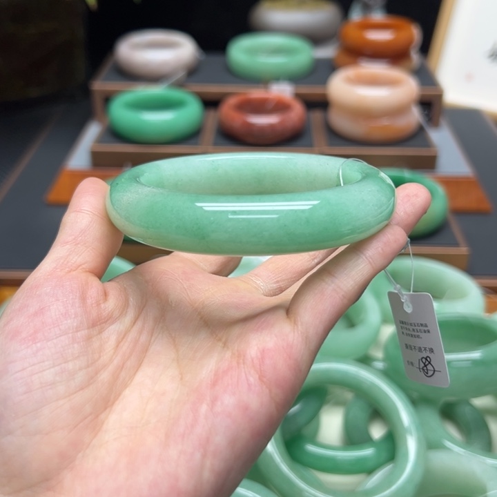 孙***胖石英质玉（非洲翠）合金佘太翠