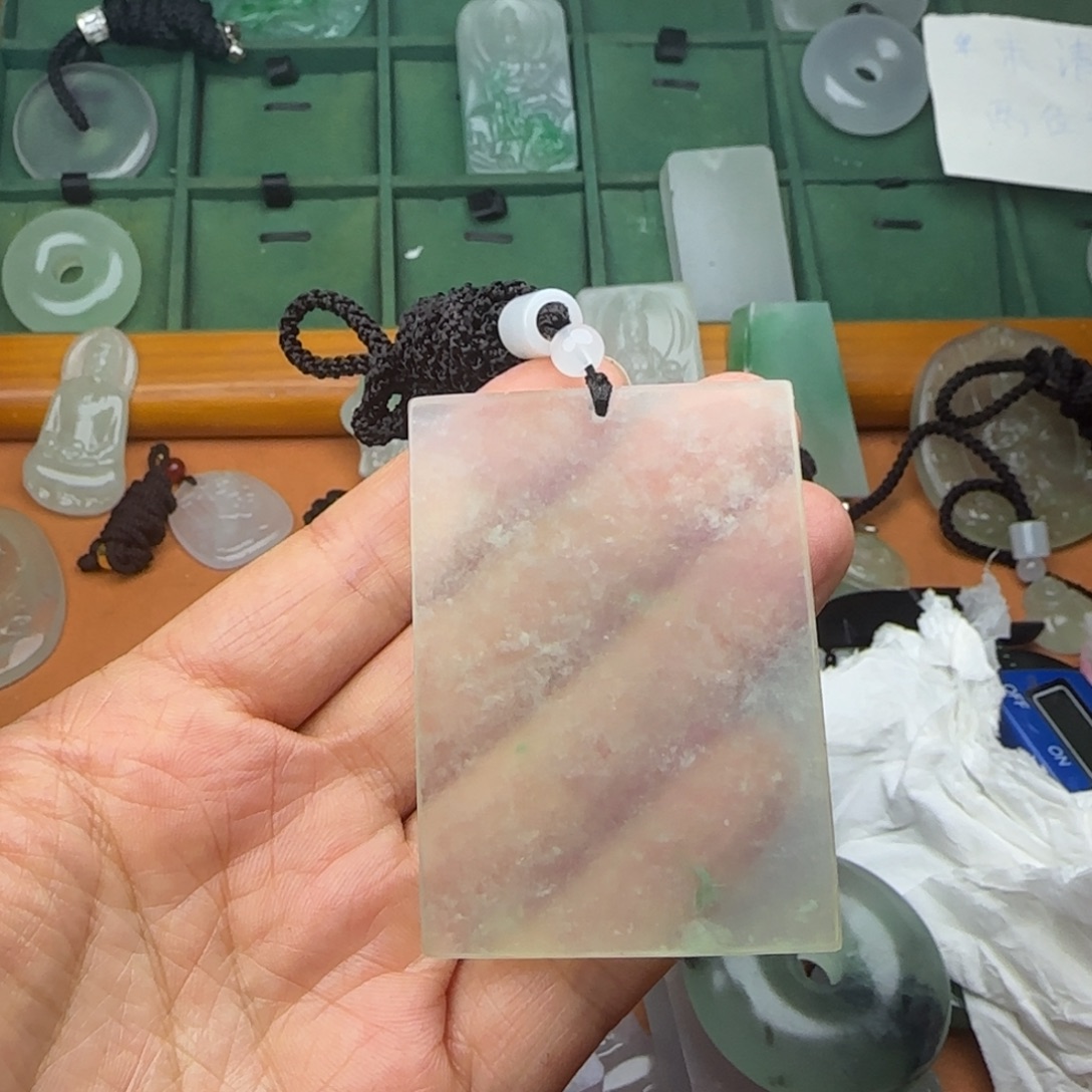 翡翠未镶嵌颈饰无事牌