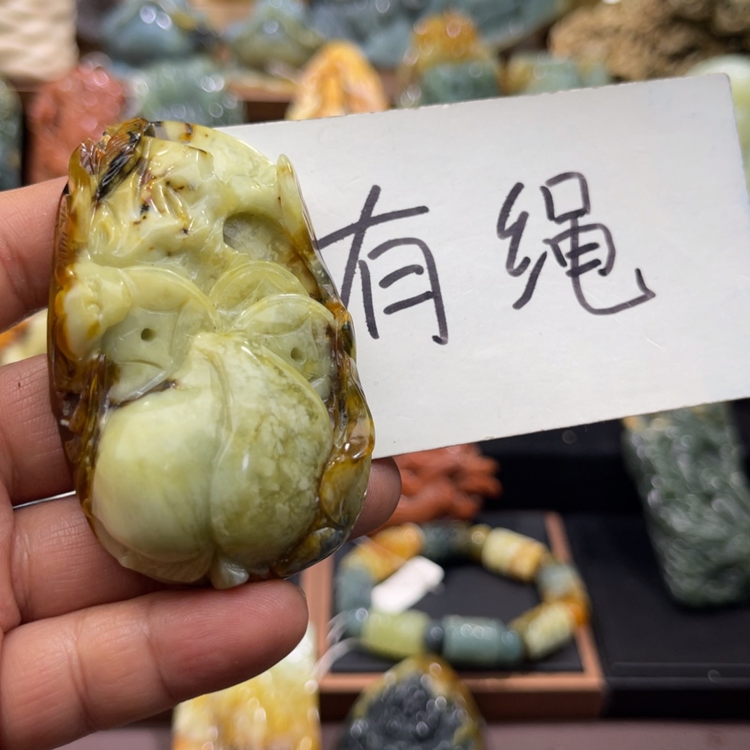 蛇纹石玉未镶嵌颈饰