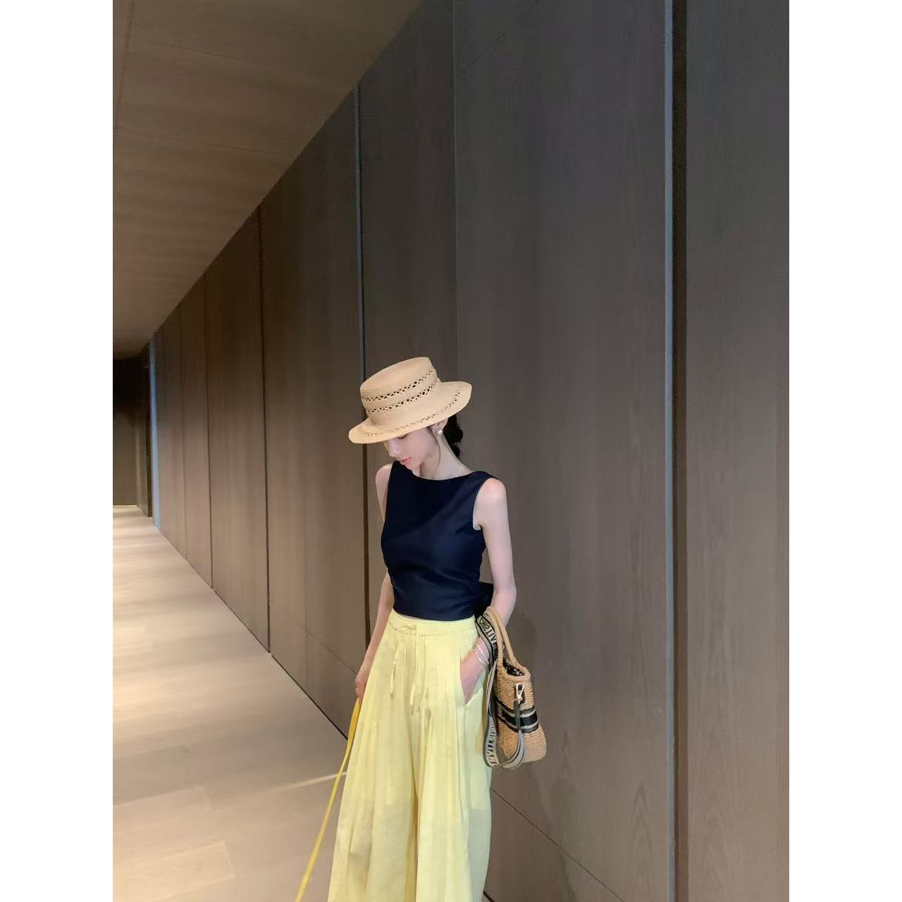 【盒子专享】克罗鸥岛 圆领收边褶皱细带无袖背心上衣