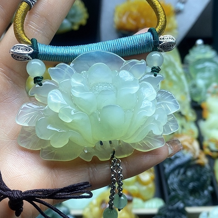 蛇纹石玉挂件未镶嵌
