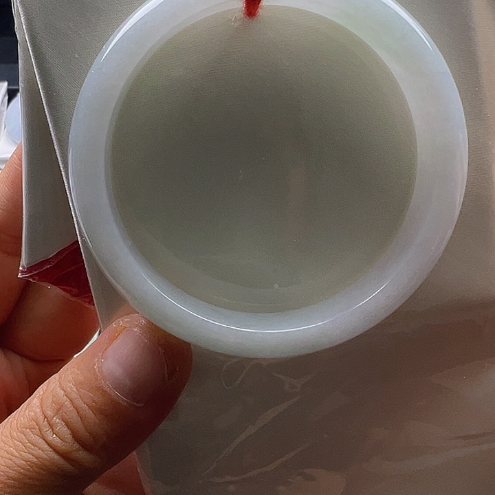 翡翠手镯未镶嵌翡翠