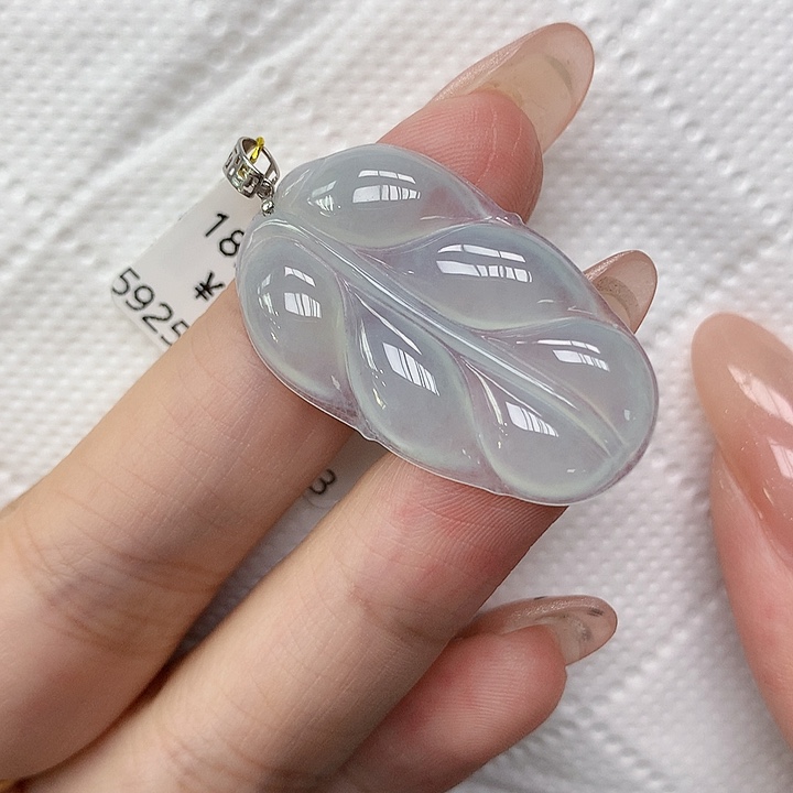 颈饰18K金镶嵌翡翠