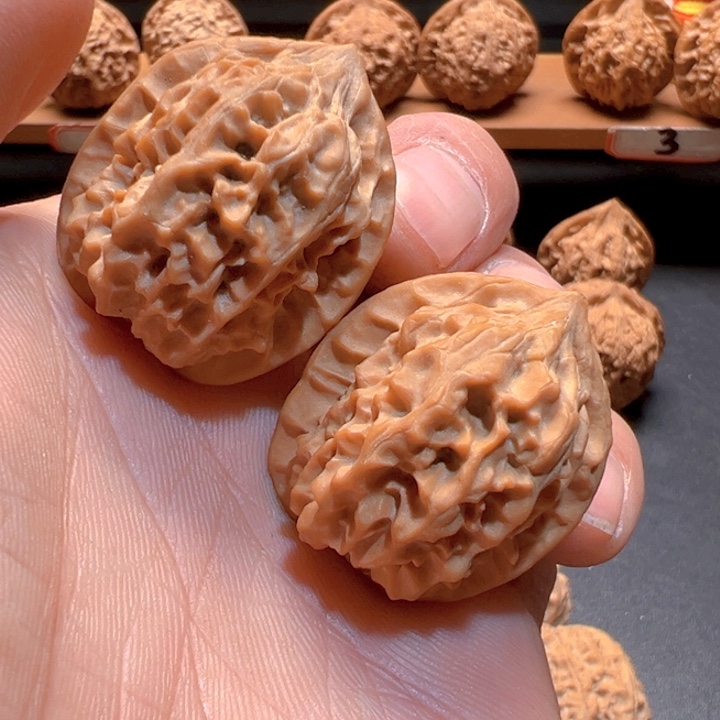 文玩核桃吊坠龙骨