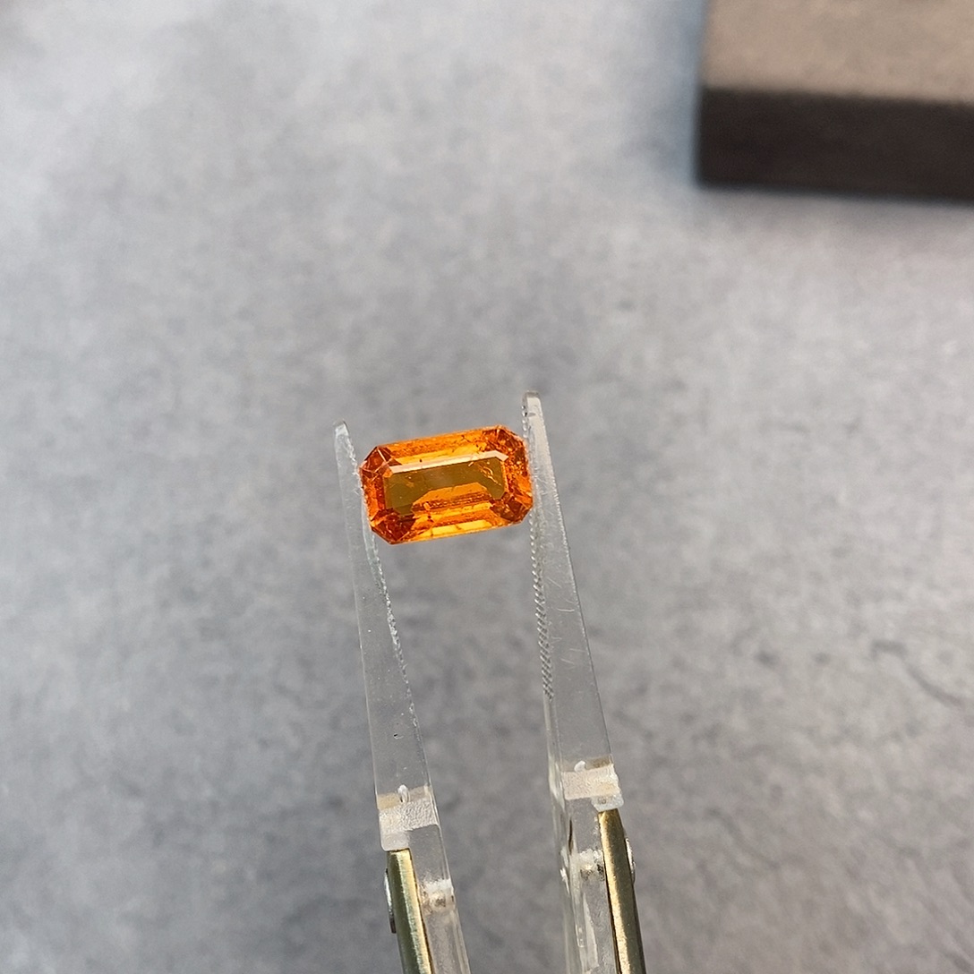 珠宝半成品石榴石（芬达石）未镶嵌2.95ct 