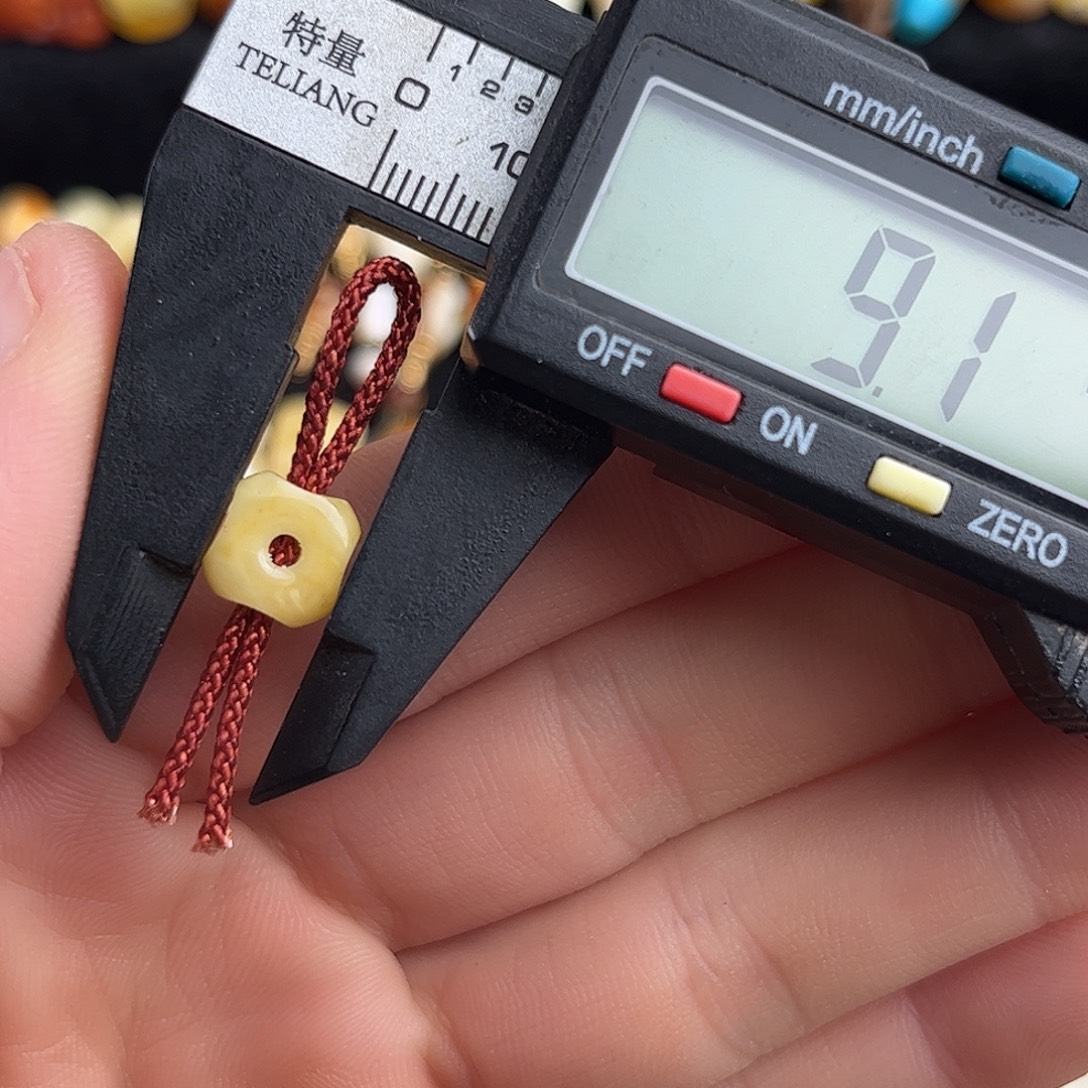 蜜蜡未镶嵌珠宝奇石