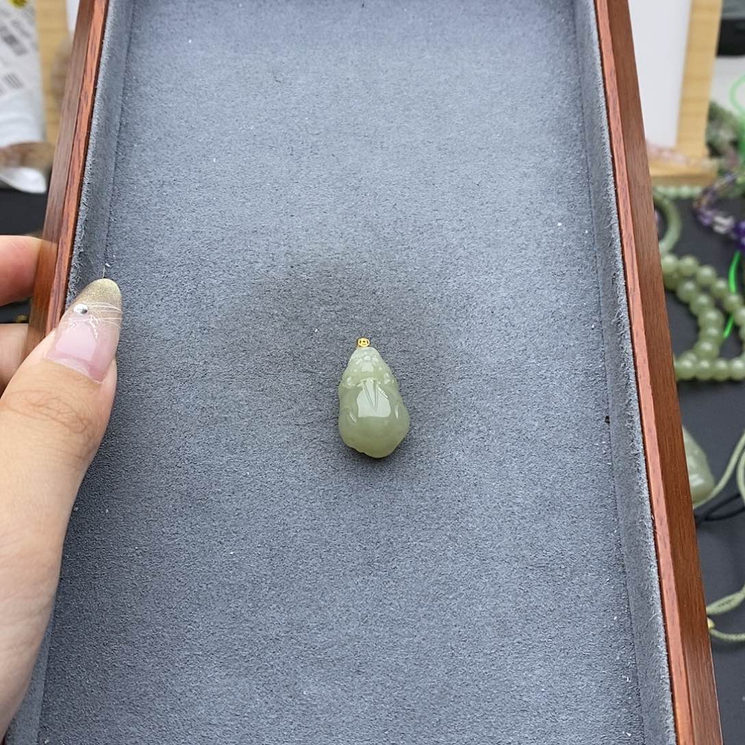 和田玉吊坠(不含链)18K金镶嵌