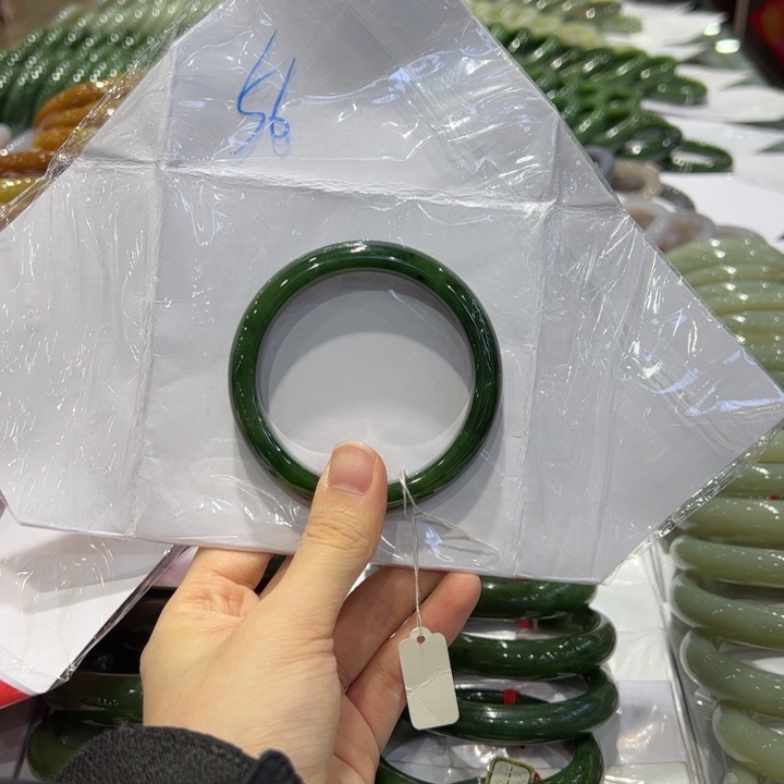 木***音和田玉未镶嵌手镯