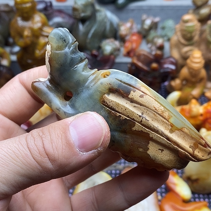 未镶嵌蛇纹石玉颈饰