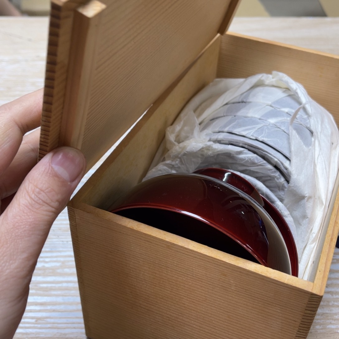 瓷片土*儿密密麻麻地排列着一个